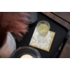 Kép 2/2 - Duni® Tissue Szalvéta, krém-arany mintás, 24 x 24 cm, 1/4 hajtású, 3-rétegű, 20 db/csomag